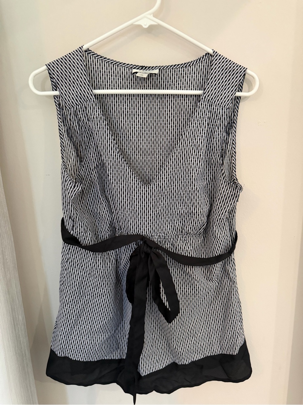 LOFT Black & White Sleeveless V-Neck Tie-Waist Tunic